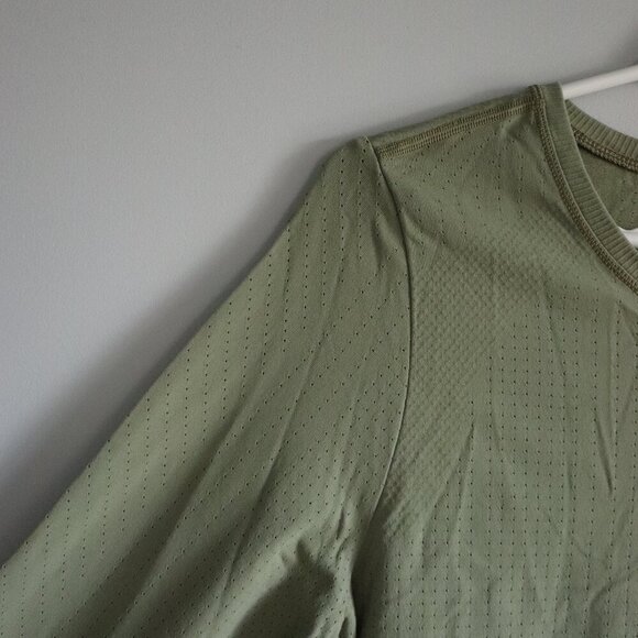 Women's Sz M Green Activewear Crewneck Stretch Long Sleeve‎ T-Shirt Top - Picture 3 of 10